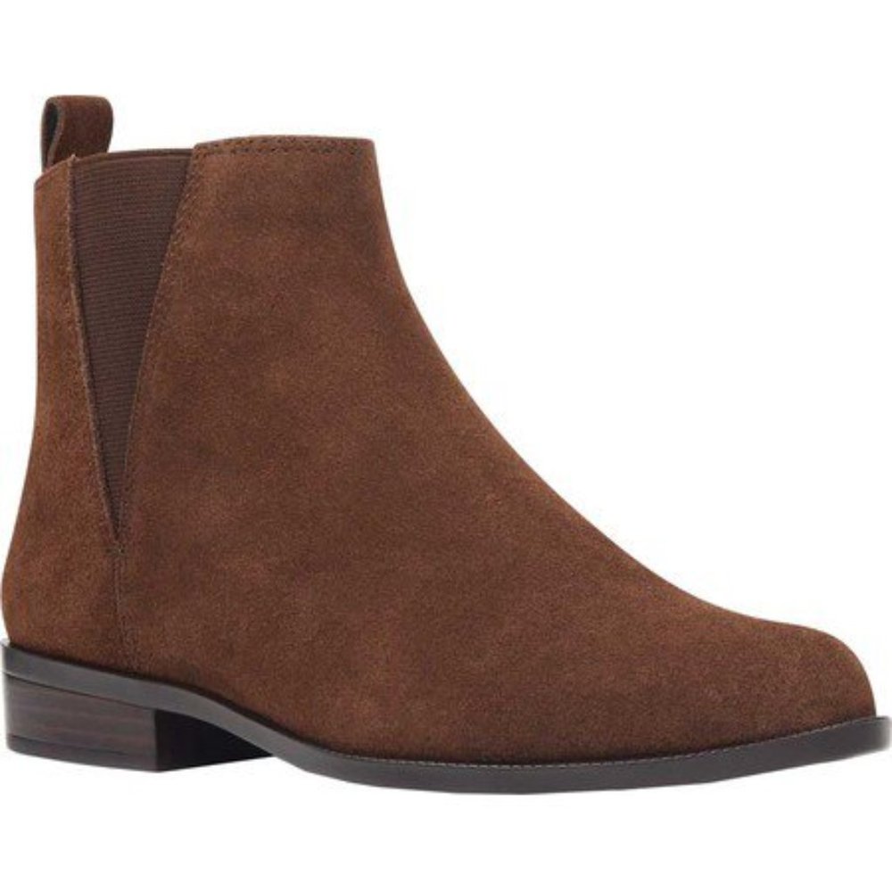 Bandolino Carnot Chelsea Bootie Women 6 Brown Suede Ankle Boot Slip On